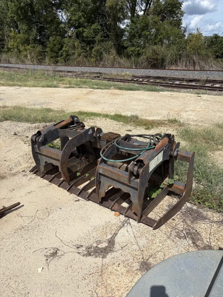 GRAPPLE BUCKET ATTACHMENT